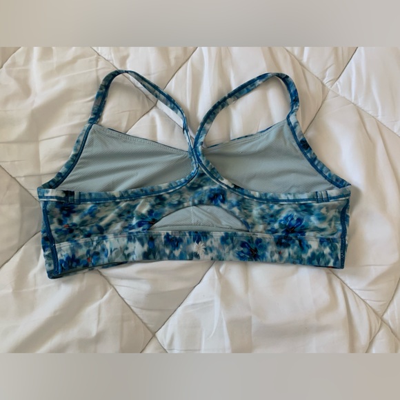 Athleta Sports Bra size Medium - Picture 3 of 6